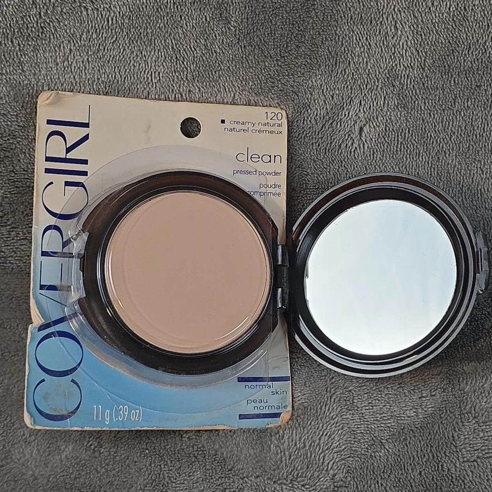 CoverGirl Clean Pressed Powder in the shade 120 Creamy Natural NOS
